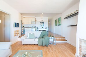 TV - Pleasant three bedroom apartment with sea views (Empuriabrava)