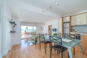 Dining - Pleasant three bedroom apartment with sea views (Empuriabrava)