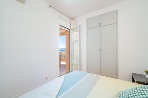 3 bedrooms, iron/ironing board