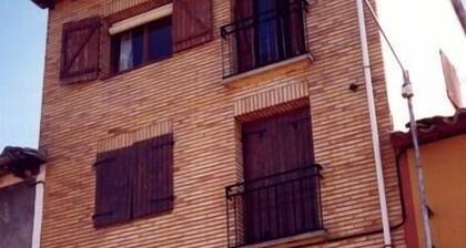 Casa Pabán apartments for 2/3 people. Views of the river and mountains