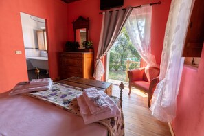 5 habitaciones, tabla de planchar con plancha, wifi y ropa de cama 
