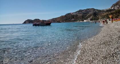 Neptuno-asunto merellä, Letojanni