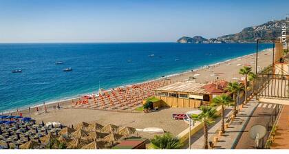 Apartment Neptune at the beach with a sea view - Letojanni, Sicily