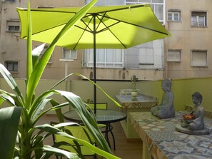 คอมฟอร์ทอพาร์ทเมนท์, 2 ห้องนอน, ระเบียง | ลานระเบียง/นอกชาน