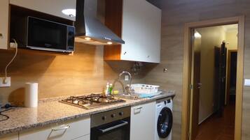 Comfort Apartment, 2 Bedrooms, 2 Bathrooms (Charming) | Private kitchen | Fridge, microwave, oven, stovetop