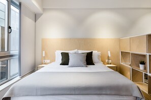 Appartement, 1 slaapkamer (White) | 1 slaapkamer, een laptopwerkplek, verduisterende gordijnen