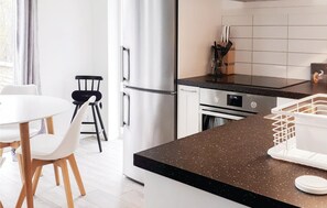 Kühlschrank, Herdplatte, Geschirrspüler