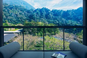 Trippelrum (Feng) | Utsikt mot bergen