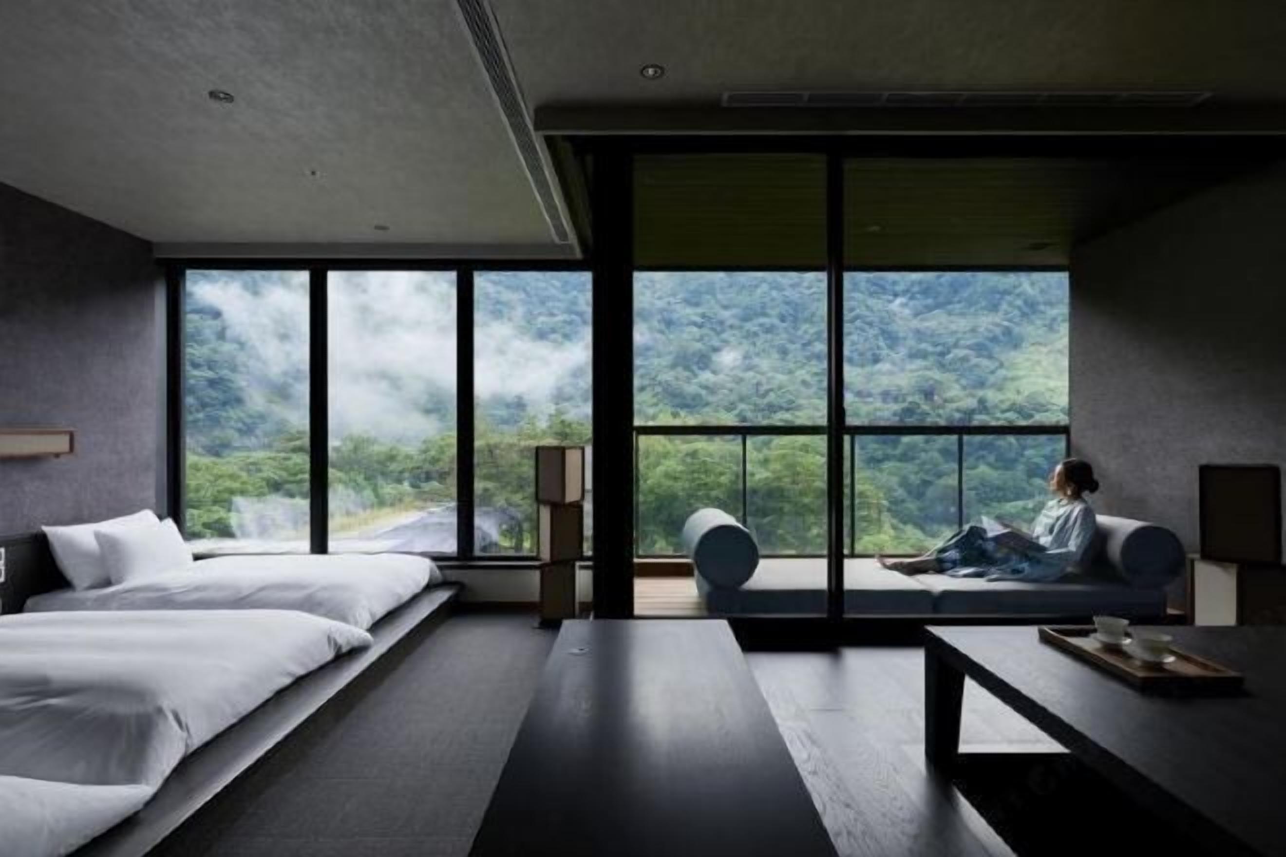 Donsdekens, een minibar, een kluis op de kamer, een bureau