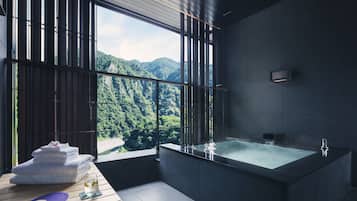 三人房 (Feng) | 浴室 | 獨立浴缸及淋浴設備、泉水浴、免費梳洗用品、風筒