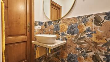 Dusche, Haartrockner, Bidet, Handtücher