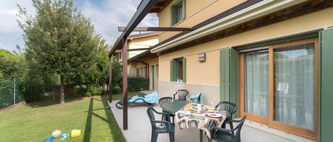 تناول الطعام بالخارج