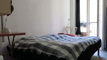 2 bedrooms, iron/ironing board, free WiFi