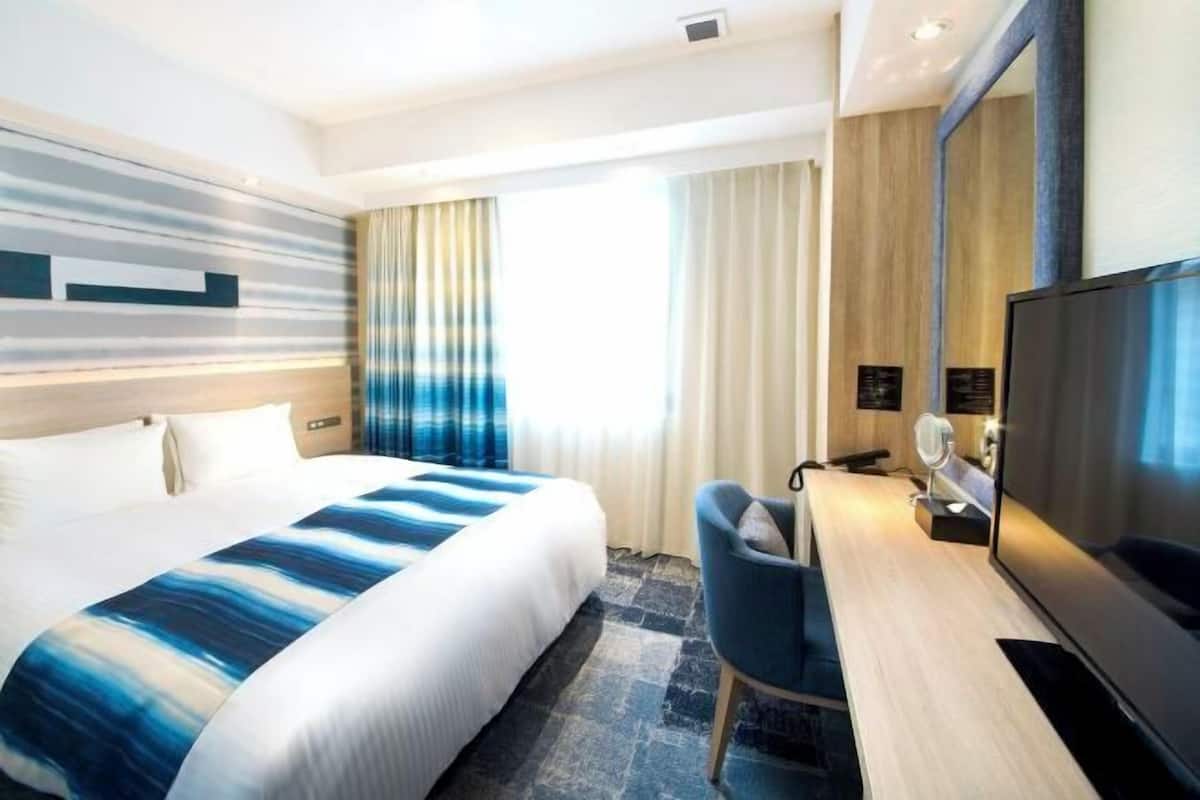 1 Schlafzimmer, Zimmersafe, individuell dekoriert, Schreibtisch