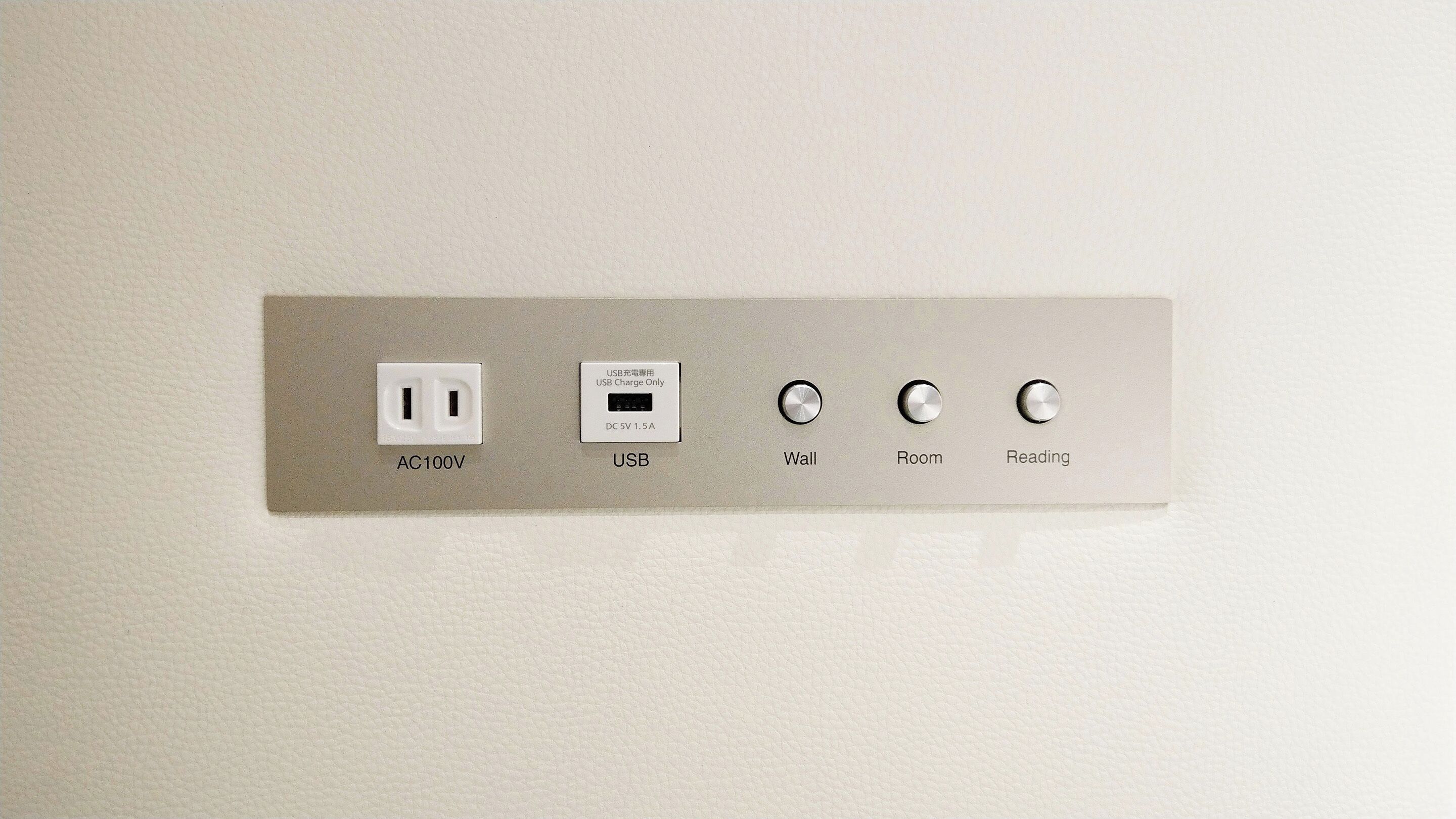 comfort double room, 1 queen bed [book 90 days before gets you free water bottle!] | 1 bedroom, in-room safe, individually decorated, desk