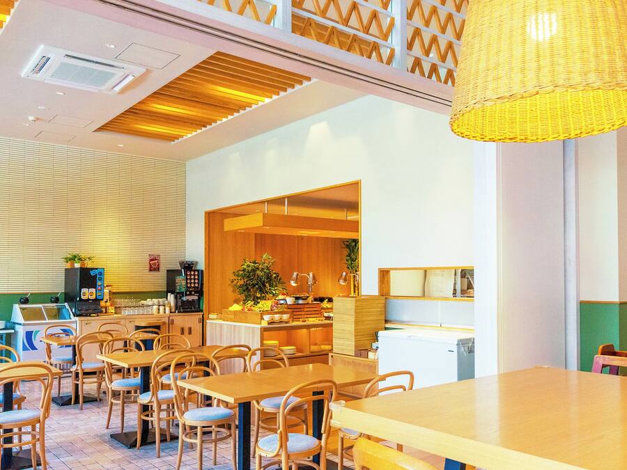 Daily buffet breakfast for a fee
