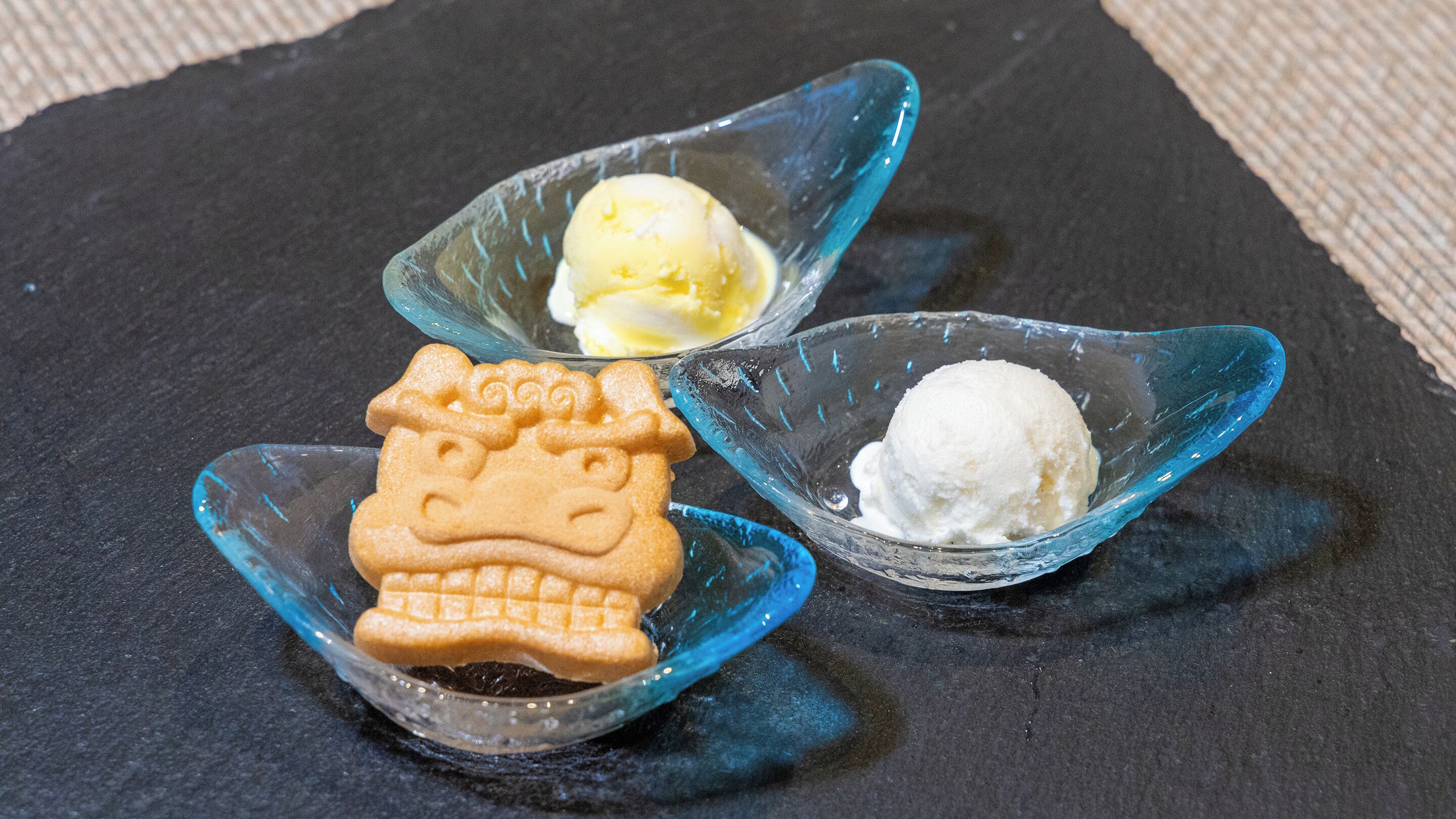 daily buffet breakfast (jpy 2200 per person)