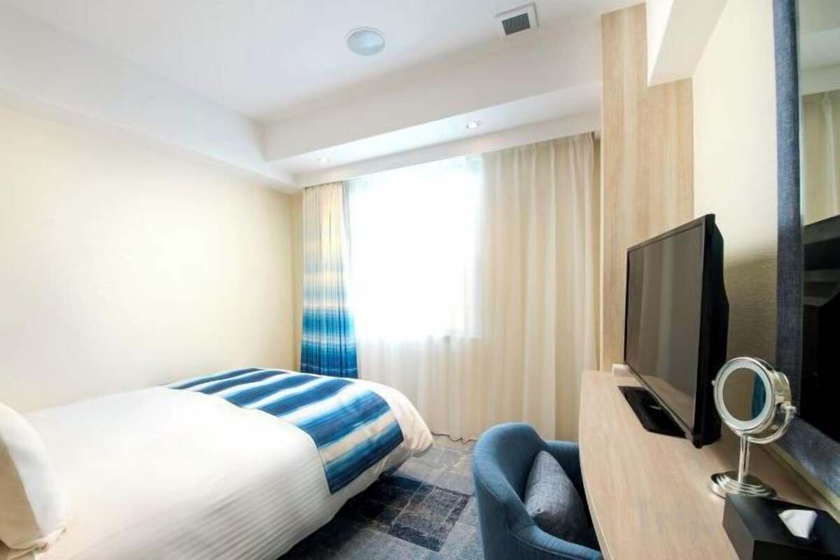 1 bedroom, in-room safe, desk, blackout drapes