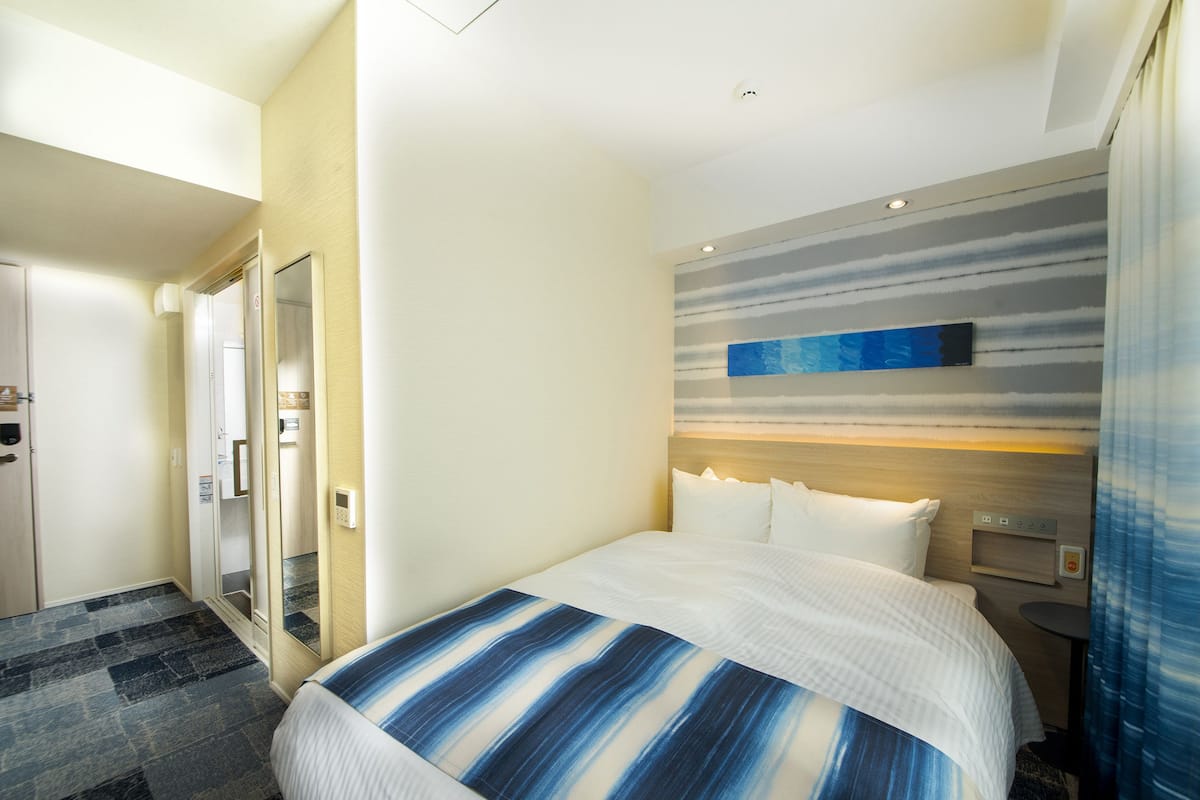 1 quarto, cofres nos quartos, individualmente decorados, escrivaninha