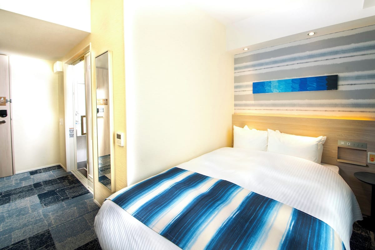 Design Double Room, 1 Double Bed, Non Smoking | 1 bedroom, in-room safe, desk, blackout drapes