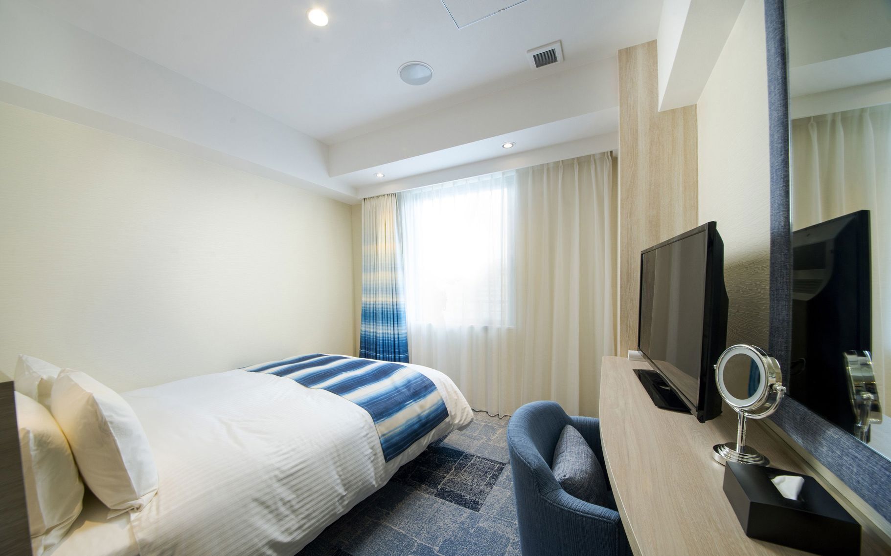 1 bedroom, in-room safe, individually decorated, desk