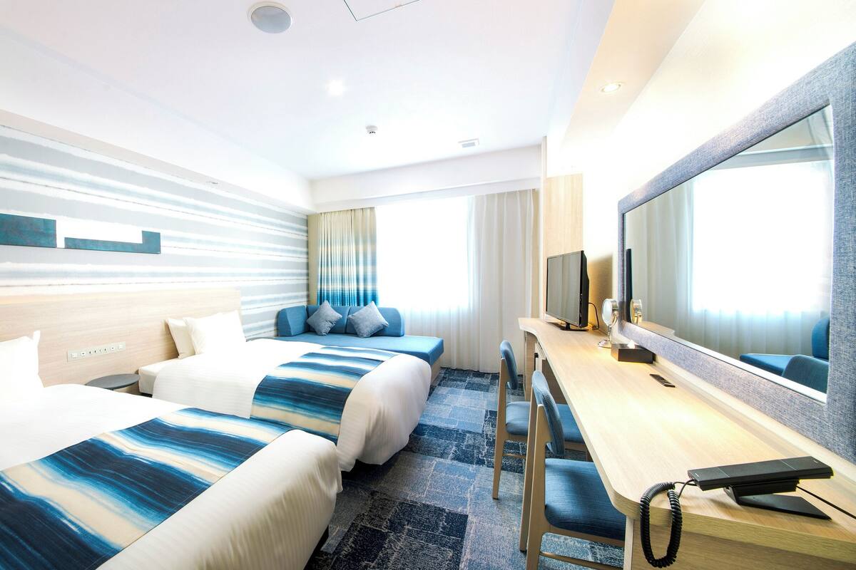 Superior Twin Room, Non Smoking | 1 bedroom, in-room safe, desk, blackout drapes