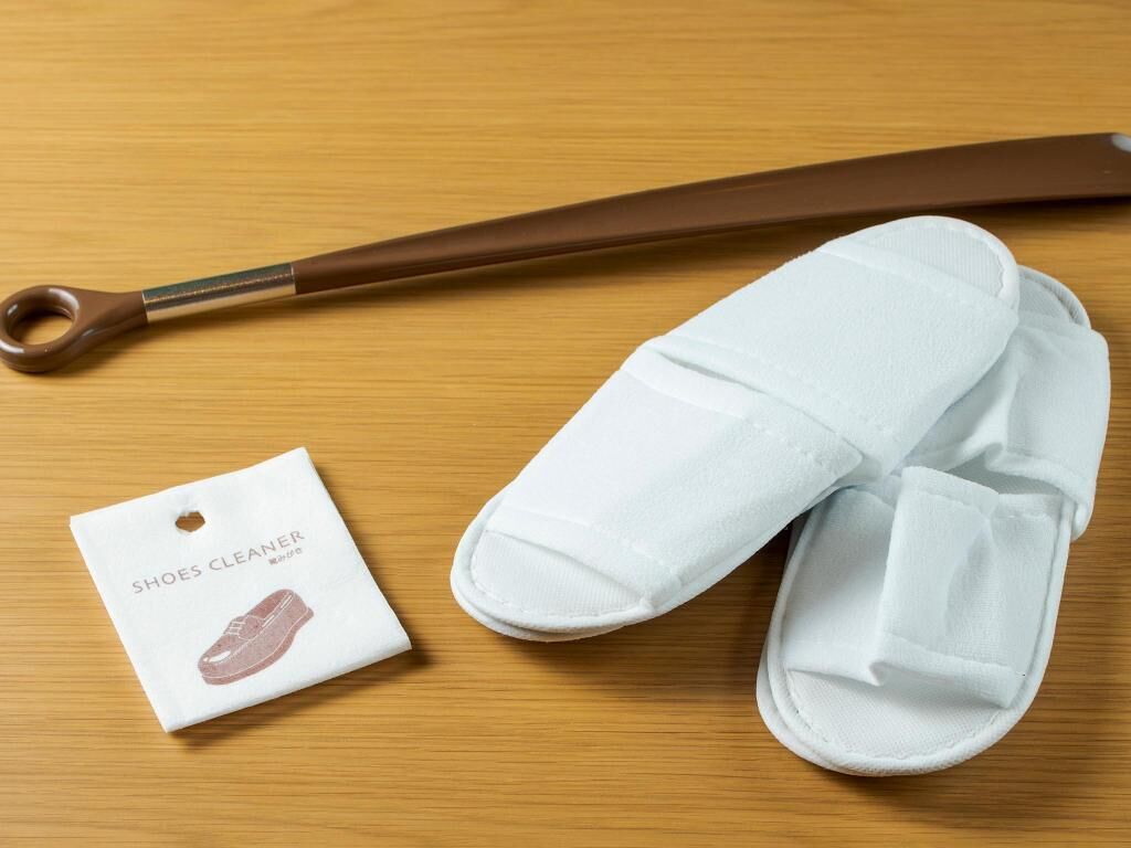 Badkamervoorzieningen | Een bad/douchecombinatie, een diep bad, gratis toiletartikelen