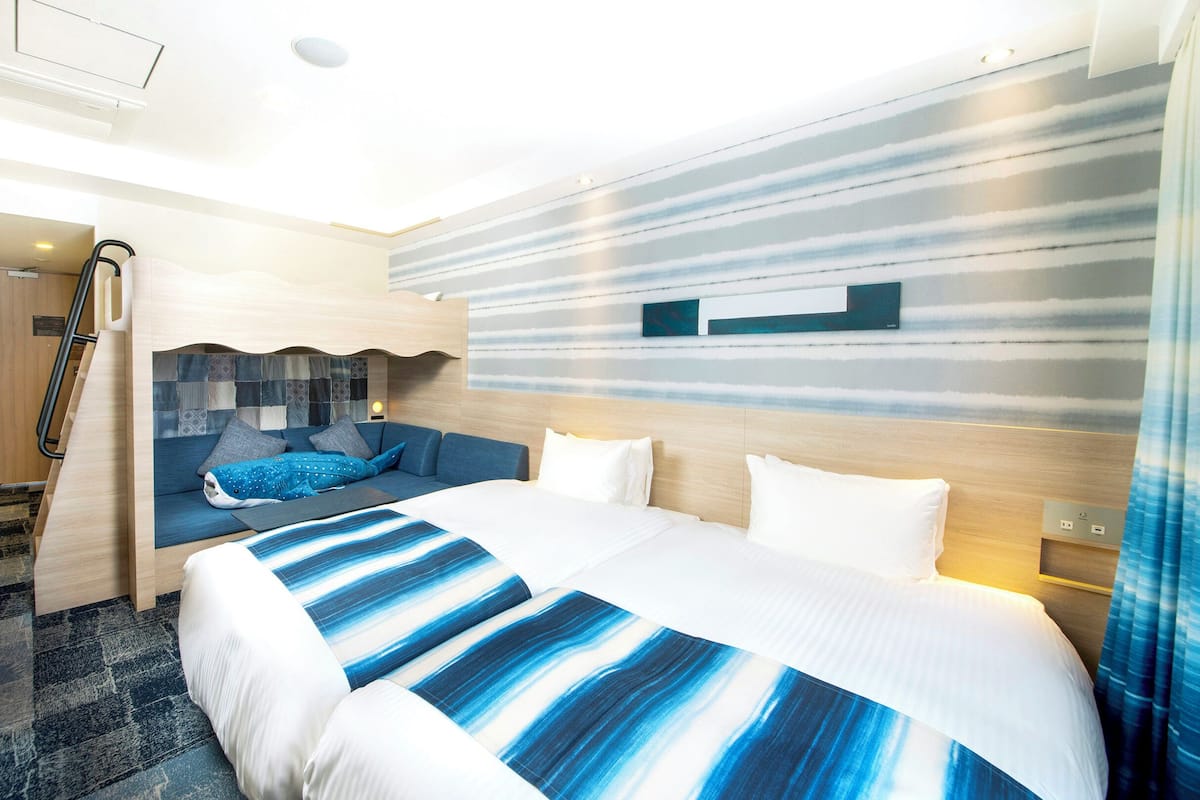 Family Room, Non Smoking | 1 bedroom, in-room safe, desk, blackout drapes