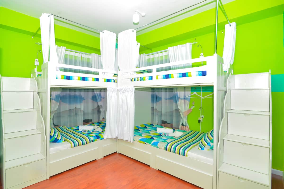 Dormitório compartilhado conforto, várias camas, para não fumantes, vista para o canal | 2 quartos, escrivaninha, Wi-Fi de cortesia