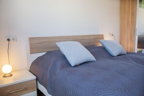 2 Schlafzimmer, Reisekinderbett, kostenloses WLAN