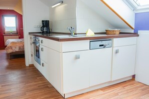 Kühlschrank, Ofen, Herdplatte, Geschirrspüler