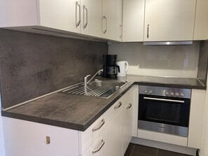 Kühlschrank, Ofen, Herdplatte, Geschirrspüler