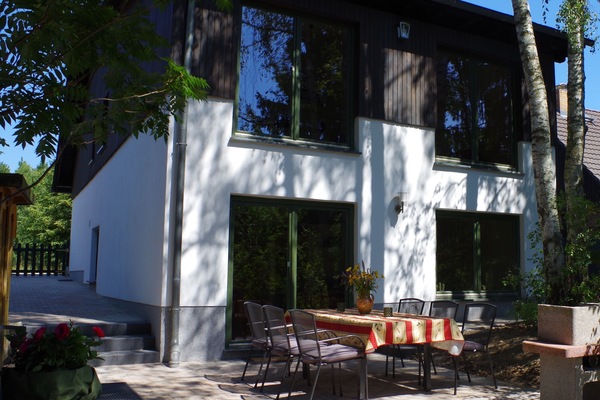 Wohnhaus mit Terrasse