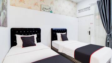 Escritorio, espacio para trabajar con laptop y wifi gratis