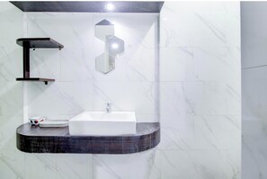 Standard Double Room, 1 Double Bed, Non Smoking | Bathroom | Shower