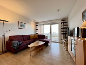 TV, table tennis, stereo