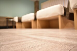 Familiekamer, meerdere bedden | Hypoallergeen beddengoed, een bureau, verduisterende gordijnen