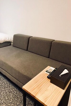 Deluxe kamer (For 5 guests) | Hypoallergeen beddengoed, een bureau, verduisterende gordijnen