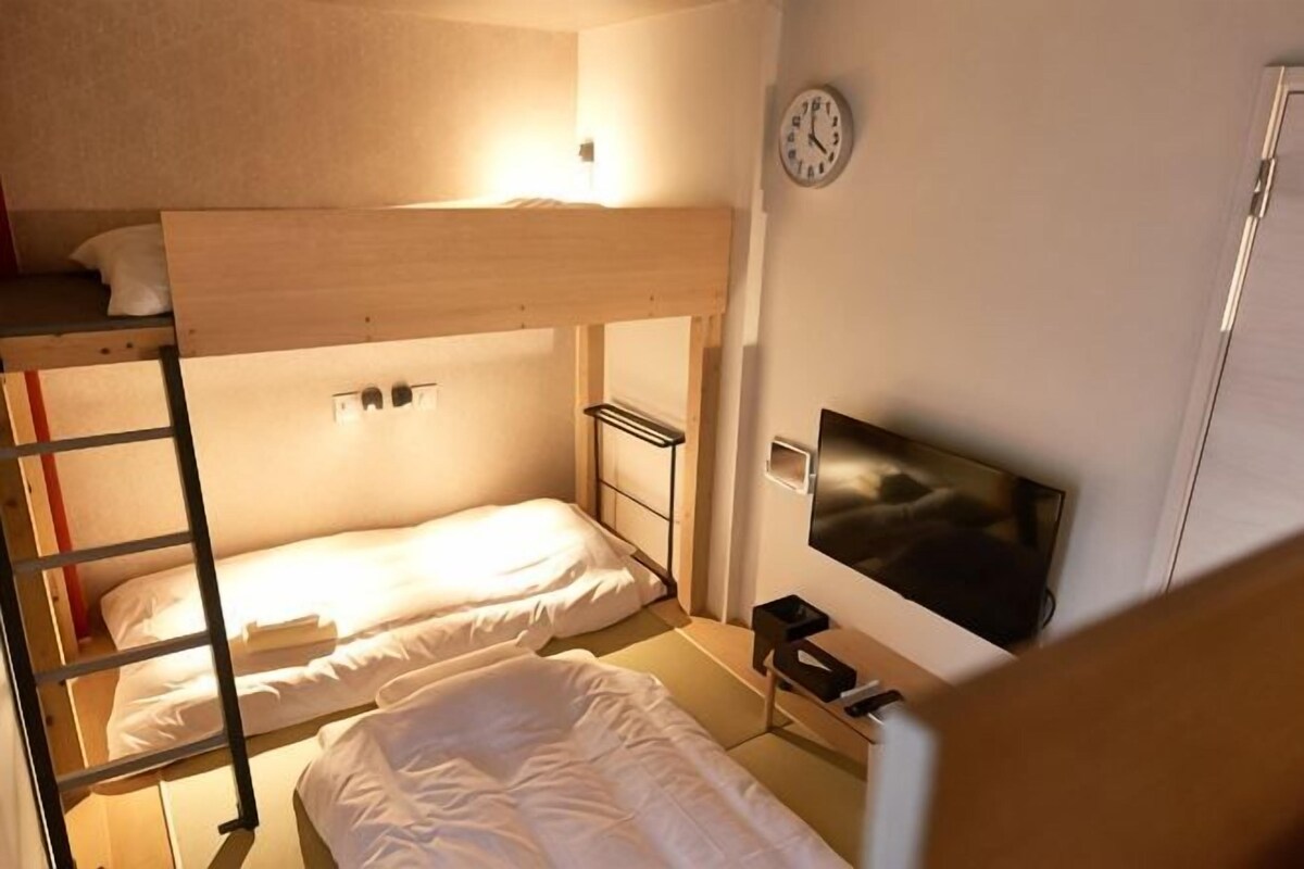 Ropa de cama hipoalergénica, escritorio y cortinas blackout