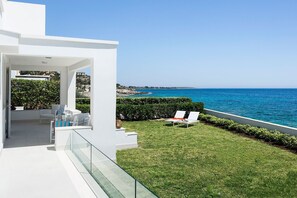 Terrace/patio - Mariol - 4 People, Jacuzzi, on the Sea, Garden, Wifi, A/C (Fontane Bianche)