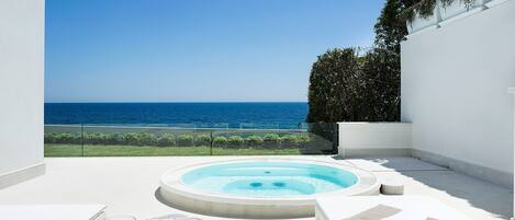 Bain à remous extérieur