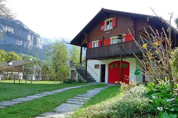 GANZES HAUS mit
* ALLEINNUTZUNG *