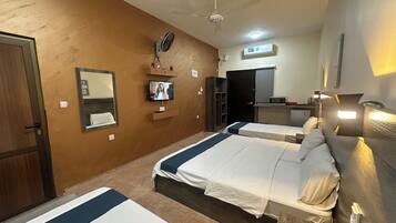 Economy-værelse til 4 personer - 1 soveværelse - terrasse - havudsigt | Pengeskab på værelset, individuel indretning, skrivebord