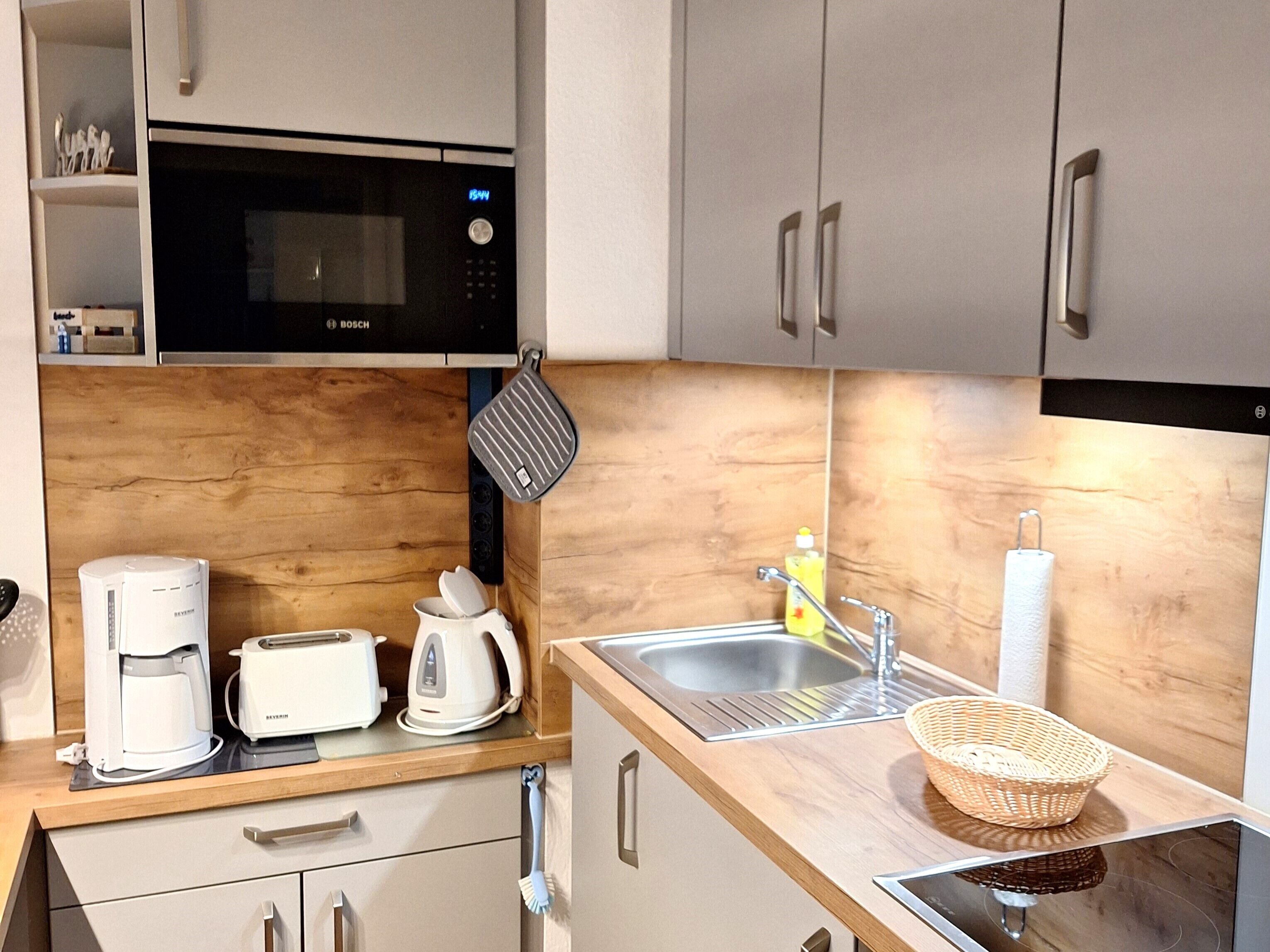 冰箱、微波炉、烤箱、炉灶