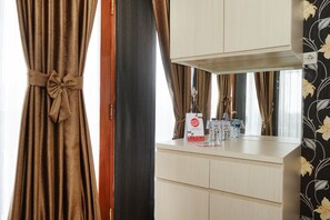 Deluxe Double Room, 1 Double Bed, Non Smoking | Room amenity - Hotel O Rafitha Homestay (Banguntapan)