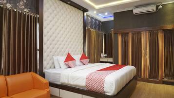 Deluxe Suite, 1 Double Bed, Non Smoking | Desk, free WiFi