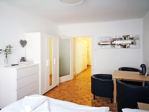 Studio, Stadtblick | Schallisolierte Zimmer, Bügeleisen/Bügelbrett, kostenlose Babybetten