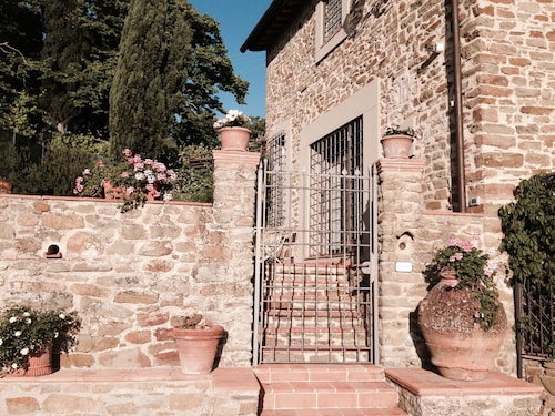 UNIQUE LARGE TERRACE WITH VIEWS TO CHAINTI VALLEY AND DRINK