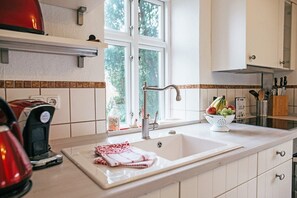 Kühlschrank, Mikrowelle, Ofen, Geschirrspüler