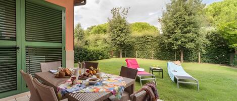 تناول الطعام بالخارج